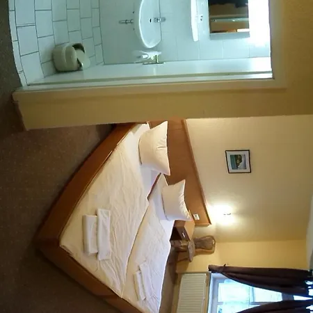 Schuetzenhaus Hotel 3*